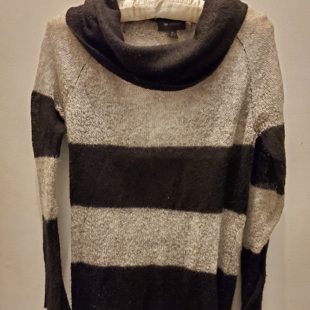 Thin sweater